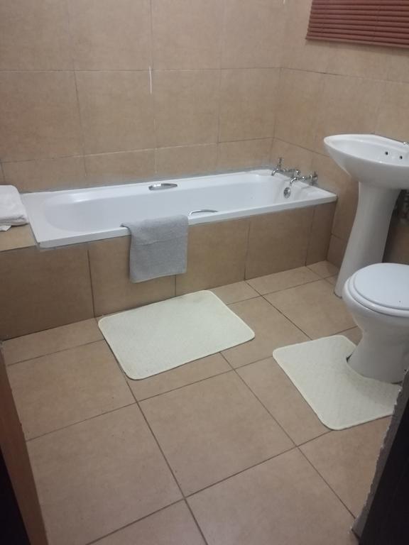 פאלאבורווה Fourties Guest House מראה חיצוני תמונה